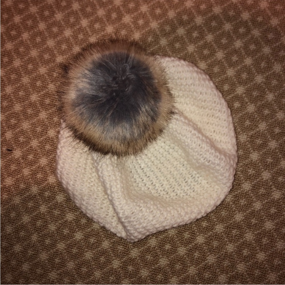 NWOT ANTHROPOLOGIE faux fur beret cream pom pom hat